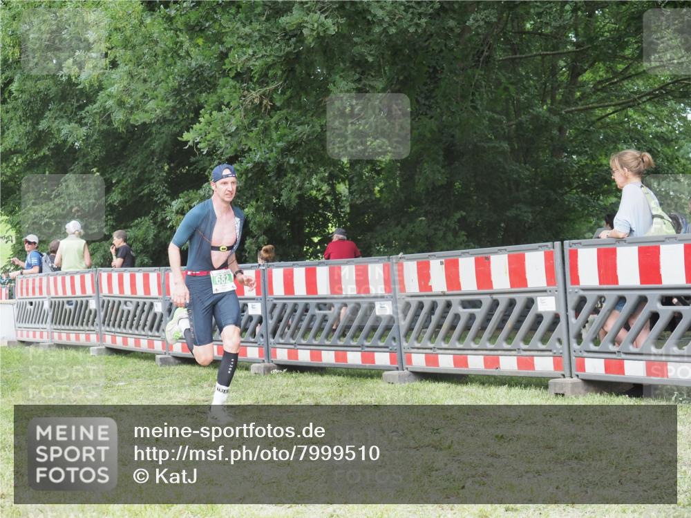 21.06.2025 - 27. Vierlanden-Triathlon KatJ http://msf.ph/oto/7999510 15.06.2025 12:53:59 Ziel 21, 60, 650, 682 meine-sportfotos.de
