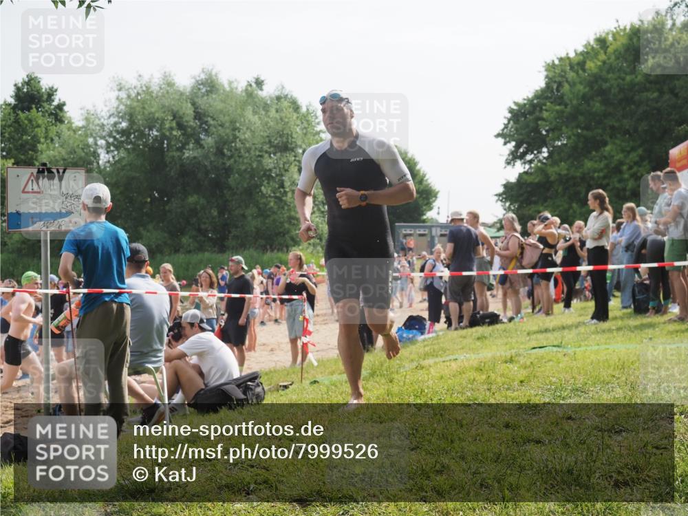15.06.2025 - 27. Vierlanden-Triathlon KatJ http://msf.ph/oto/7999526 15.06.2025 09:56:46 Schwimmen 254, 275, 276, 281, 286, 320, 341 meine-sportfotos.de
