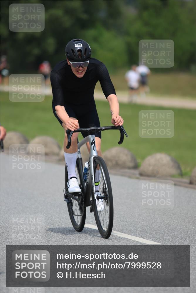 21.06.2025 - 27. Vierlanden-Triathlon H.Heesch http://msf.ph/oto/7999528 15.06.2025 12:30:57 Radfahren 791, 970 meine-sportfotos.de