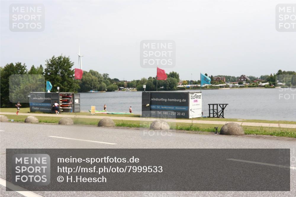 15.06.2025 - 27. Vierlanden-Triathlon H.Heesch http://msf.ph/oto/7999533 15.06.2025 11:39:43 Radfahren 692, 708 meine-sportfotos.de
