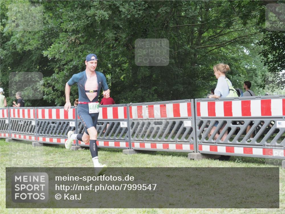 21.06.2025 - 27. Vierlanden-Triathlon KatJ http://msf.ph/oto/7999547 15.06.2025 12:53:59 Ziel 21, 60, 650, 682 meine-sportfotos.de