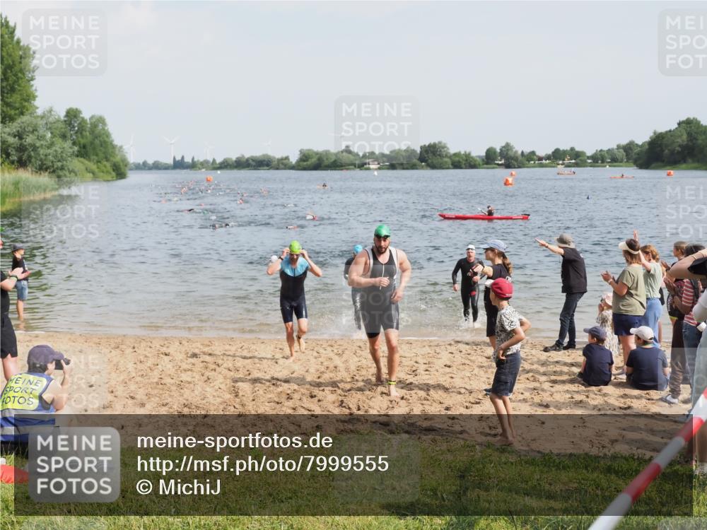 21.06.2025 - 27. Vierlanden-Triathlon MichiJ http://msf.ph/oto/7999555 15.06.2026 10:03:39 Schwimmen 377, 425, 432, 439 meine-sportfotos.de