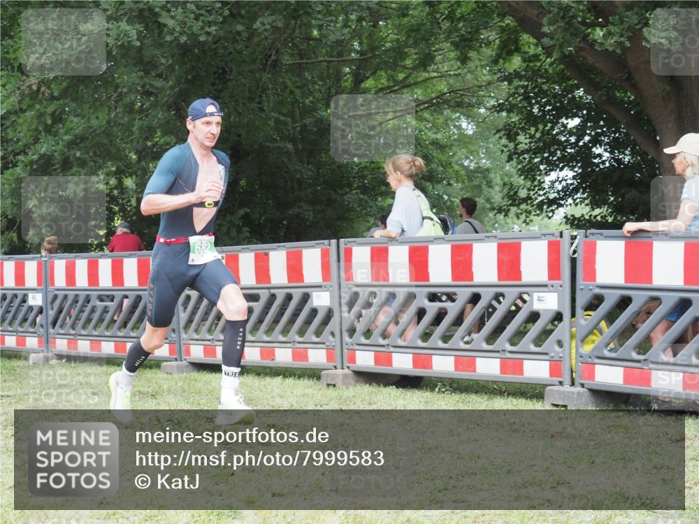 21.06.2025 - 27. Vierlanden-Triathlon KatJ http://msf.ph/oto/7999583 15.06.2025 12:53:59 Ziel 21, 60, 650, 682 meine-sportfotos.de