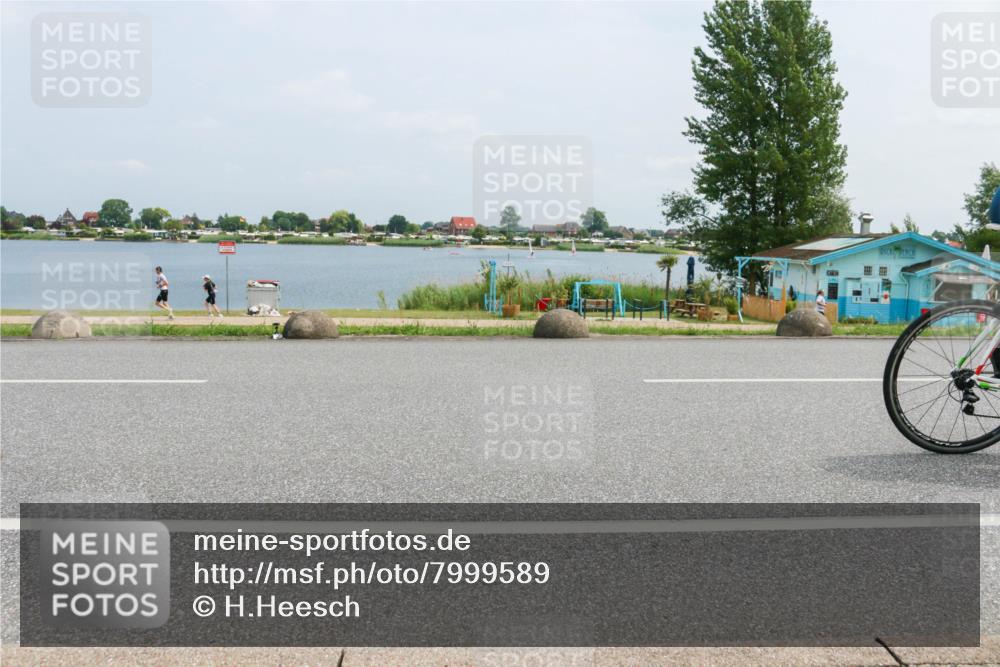 21.06.2025 - 27. Vierlanden-Triathlon H.Heesch http://msf.ph/oto/7999589 15.06.2025 12:31:49 Radfahren 861 meine-sportfotos.de