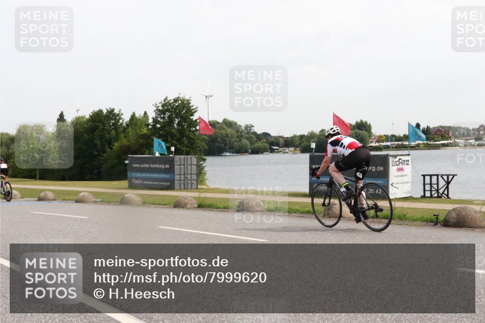 15.06.2025 - 27. Vierlanden-Triathlon H.Heesch http://msf.ph/oto/7999620 15.06.2025 10:23:44 Radfahren 163, 611 meine-sportfotos.de