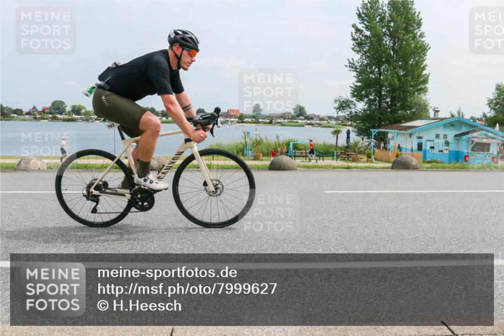 21.06.2025 - 27. Vierlanden-Triathlon H.Heesch http://msf.ph/oto/7999627 15.06.2025 12:32:10 Radfahren 703 meine-sportfotos.de