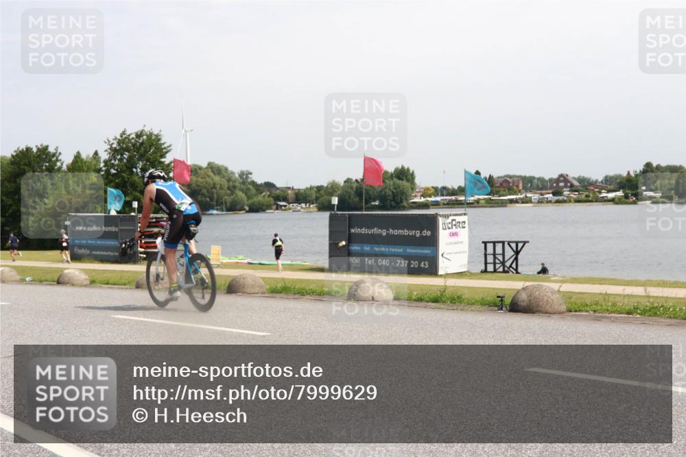 15.06.2025 - 27. Vierlanden-Triathlon H.Heesch http://msf.ph/oto/7999629 15.06.2025 11:40:02 Radfahren 654, 685, 711, 743 meine-sportfotos.de