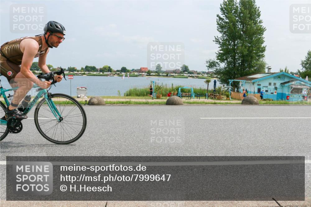 21.06.2025 - 27. Vierlanden-Triathlon H.Heesch http://msf.ph/oto/7999647 15.06.2025 12:32:21 Radfahren 819 meine-sportfotos.de
