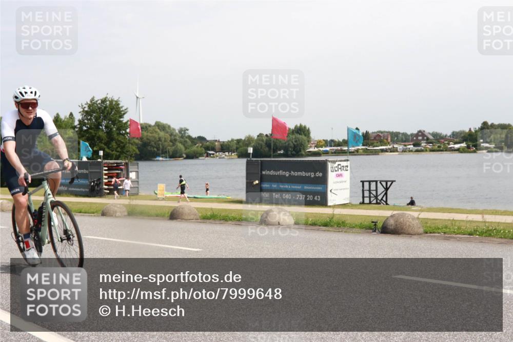 21.06.2025 - 27. Vierlanden-Triathlon H.Heesch http://msf.ph/oto/7999648 15.06.2025 11:40:04 Radfahren 654, 685, 743 meine-sportfotos.de