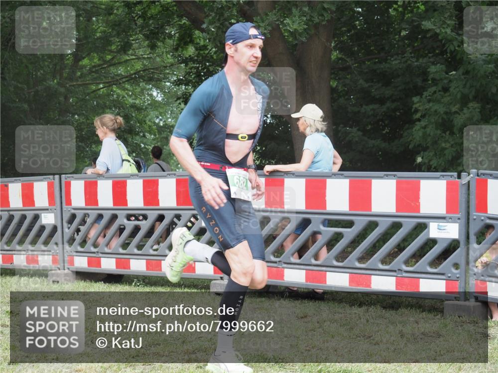 21.06.2025 - 27. Vierlanden-Triathlon KatJ http://msf.ph/oto/7999662 15.06.2025 12:54:00 Ziel 21, 60, 650, 682 meine-sportfotos.de