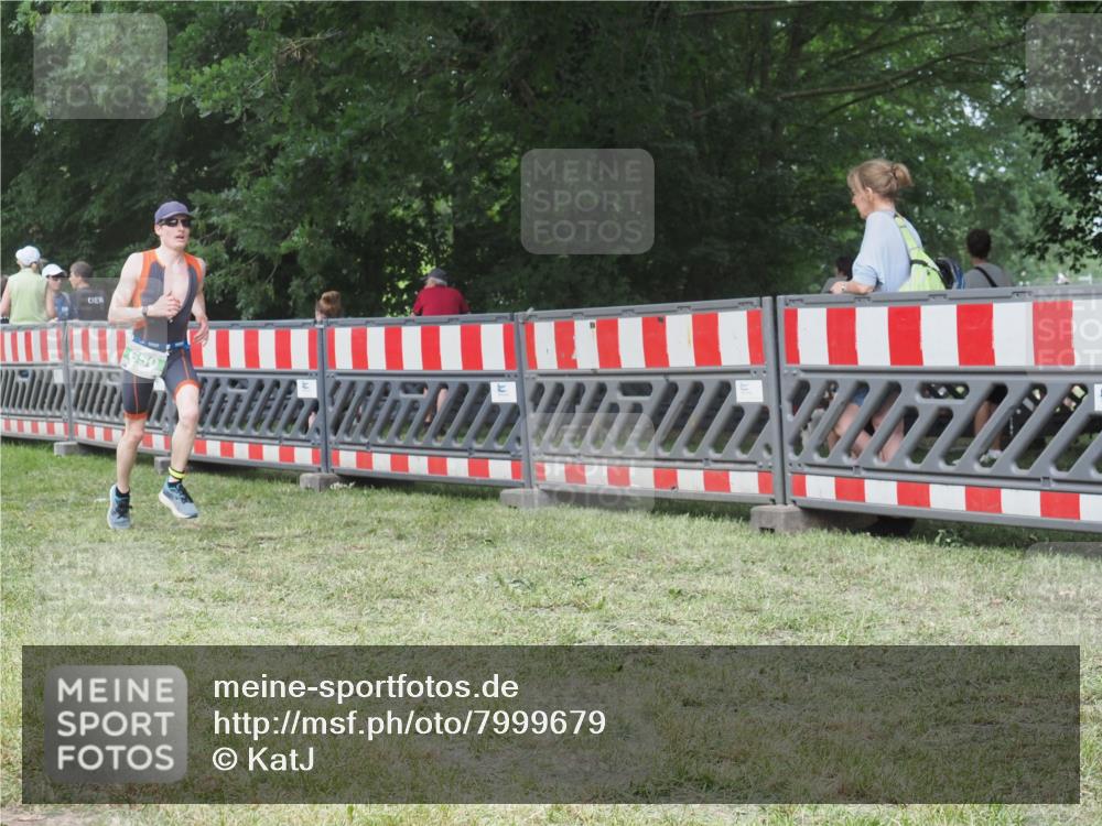 21.06.2025 - 27. Vierlanden-Triathlon KatJ http://msf.ph/oto/7999679 15.06.2025 12:54:01 Ziel 21, 60, 650 meine-sportfotos.de