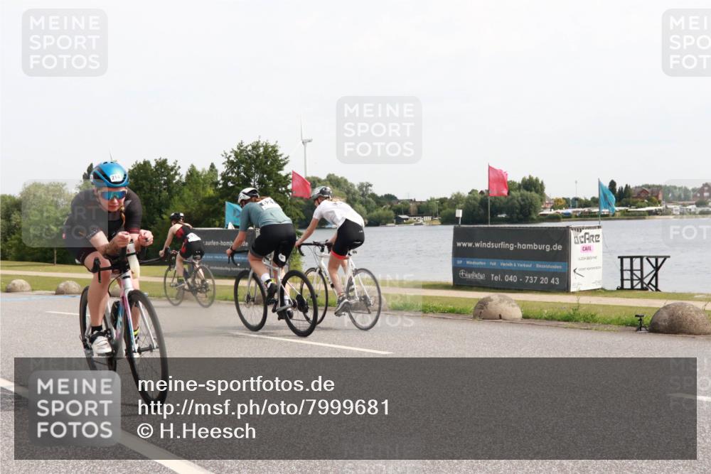 15.06.2025 - 27. Vierlanden-Triathlon H.Heesch http://msf.ph/oto/7999681 15.06.2025 10:25:50 Radfahren 159, 214, 487, 621, 626, 634 meine-sportfotos.de