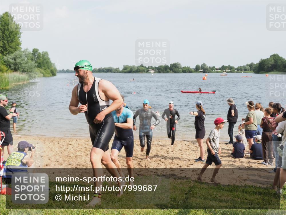 21.06.2025 - 27. Vierlanden-Triathlon MichiJ http://msf.ph/oto/7999687 15.06.2026 10:03:42 Schwimmen 377, 425, 432, 436, 439 meine-sportfotos.de