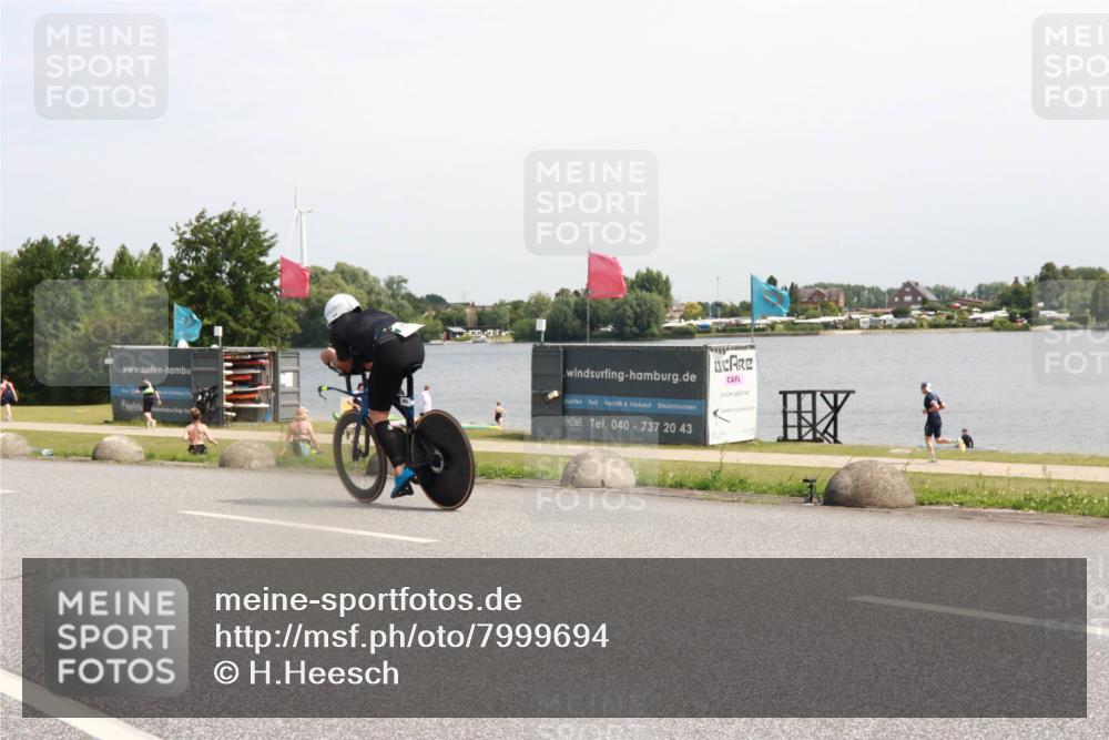 15.06.2025 - 27. Vierlanden-Triathlon H.Heesch http://msf.ph/oto/7999694 15.06.2025 11:40:12 Radfahren 774, 869 meine-sportfotos.de