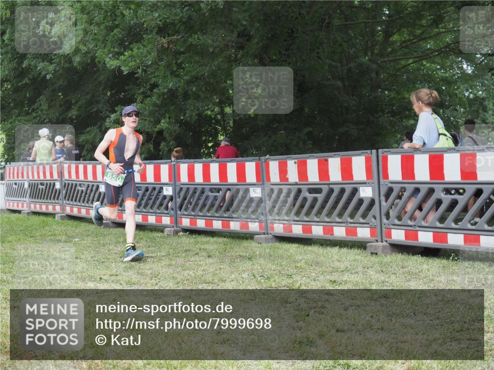 21.06.2025 - 27. Vierlanden-Triathlon KatJ http://msf.ph/oto/7999698 15.06.2025 12:54:01 Ziel 21, 60, 650 meine-sportfotos.de