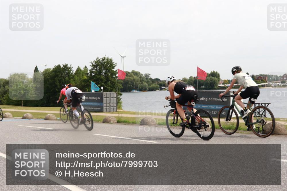 15.06.2025 - 27. Vierlanden-Triathlon H.Heesch http://msf.ph/oto/7999703 15.06.2025 10:26:08 Radfahren 129, 182, 212, 246, 566, 595, 633 meine-sportfotos.de