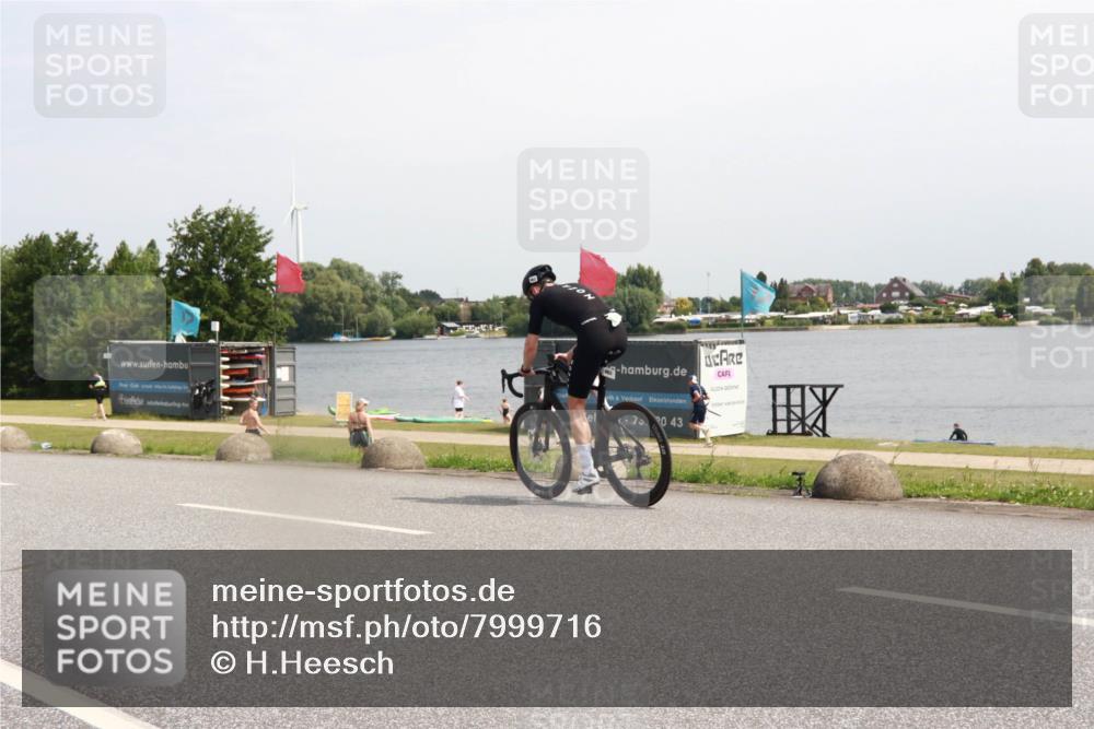 21.06.2025 - 27. Vierlanden-Triathlon H.Heesch http://msf.ph/oto/7999716 15.06.2025 11:40:14 Radfahren 662, 774, 869 meine-sportfotos.de