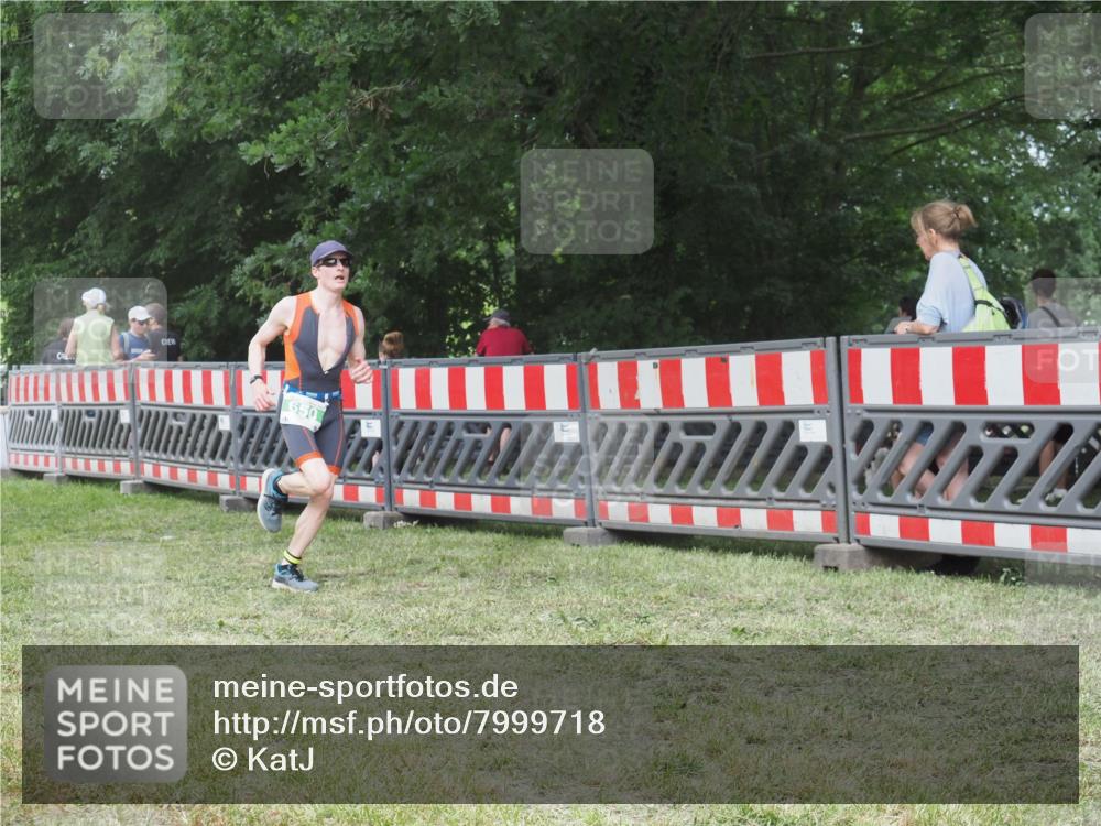 21.06.2025 - 27. Vierlanden-Triathlon KatJ http://msf.ph/oto/7999718 15.06.2025 12:54:01 Ziel 21, 60, 650 meine-sportfotos.de
