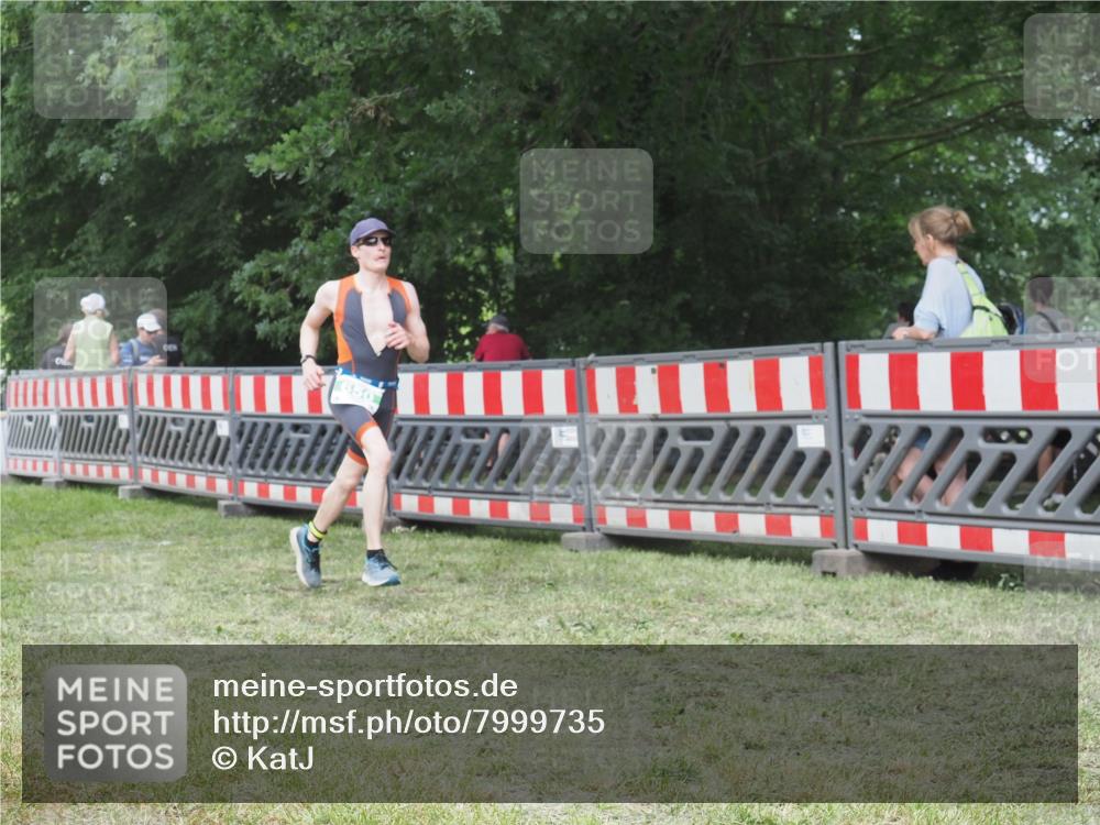 21.06.2025 - 27. Vierlanden-Triathlon KatJ http://msf.ph/oto/7999735 15.06.2025 12:54:01 Ziel 21, 60, 650 meine-sportfotos.de