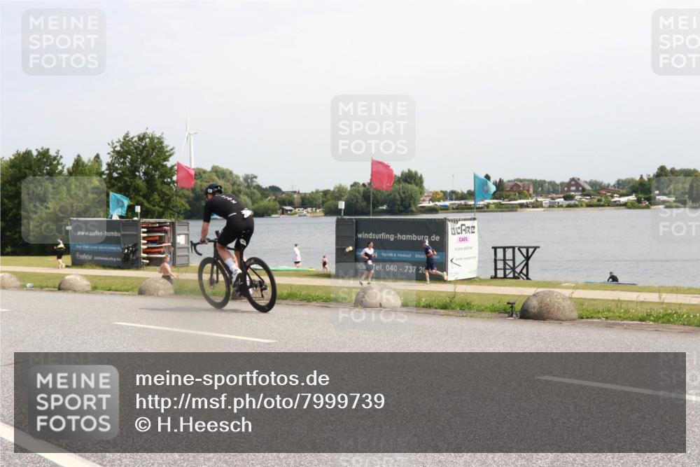 21.06.2025 - 27. Vierlanden-Triathlon H.Heesch http://msf.ph/oto/7999739 15.06.2025 11:40:14 Radfahren 662, 774, 869 meine-sportfotos.de