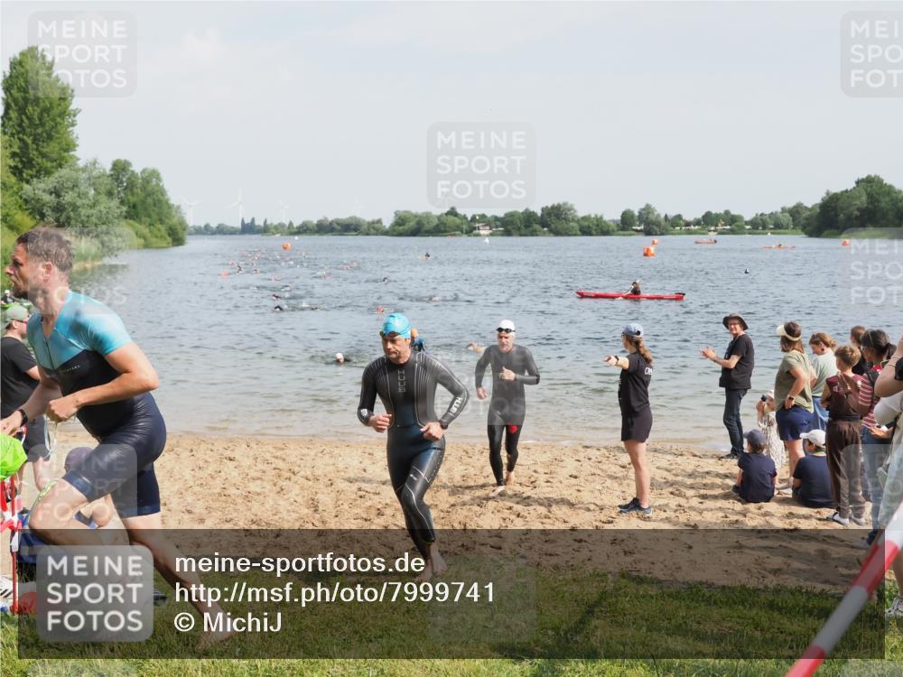 21.06.2025 - 27. Vierlanden-Triathlon MichiJ http://msf.ph/oto/7999741 15.06.2026 10:03:43 Schwimmen 377, 425, 432, 436, 439 meine-sportfotos.de
