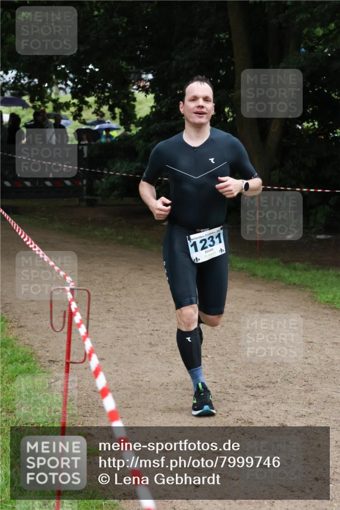21.06.2025 - 27. Vierlanden-Triathlon Lena Gebhardt http://msf.ph/oto/7999746 15.06.2025 14:01:10 Laufen 202, 1231 meine-sportfotos.de