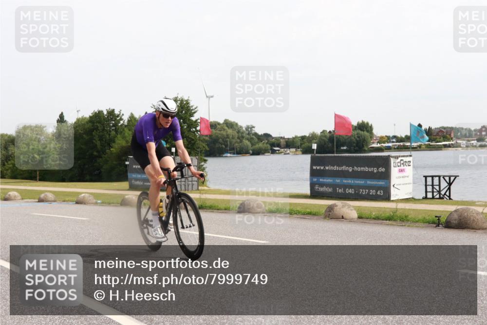 15.06.2025 - 27. Vierlanden-Triathlon H.Heesch http://msf.ph/oto/7999749 15.06.2025 10:26:47 Radfahren 12, 162, 194, 445, 526, 571 meine-sportfotos.de