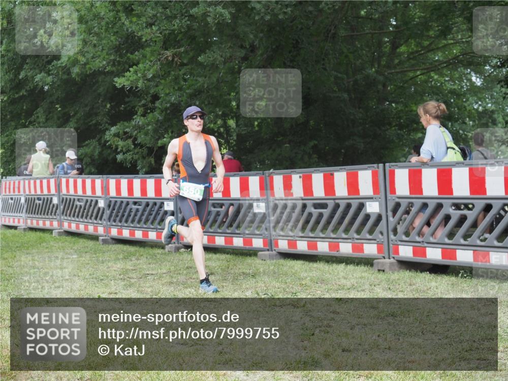 21.06.2025 - 27. Vierlanden-Triathlon KatJ http://msf.ph/oto/7999755 15.06.2025 12:54:01 Ziel 21, 60, 650 meine-sportfotos.de
