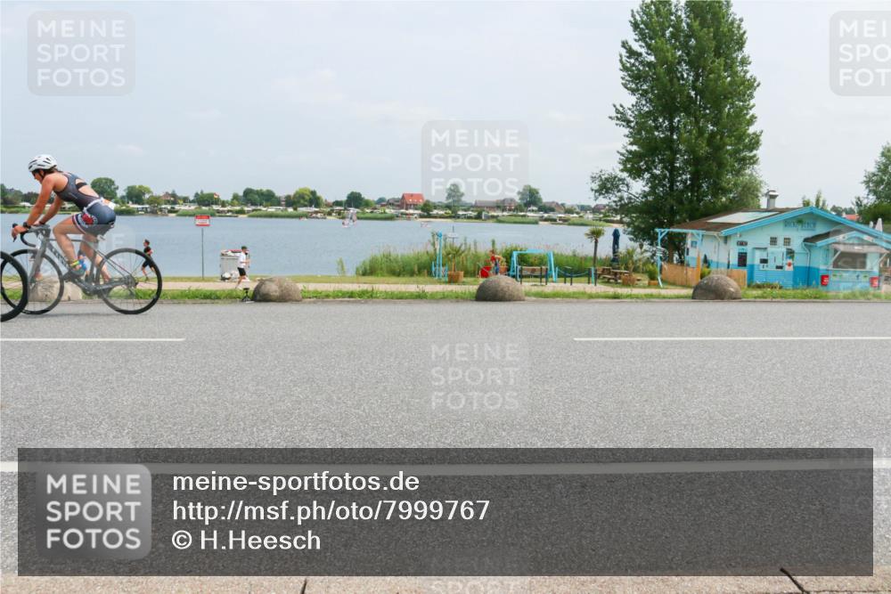 21.06.2025 - 27. Vierlanden-Triathlon H.Heesch http://msf.ph/oto/7999767 15.06.2025 12:32:25 Radfahren 784, 1057, 1058, 1059, 1060 meine-sportfotos.de