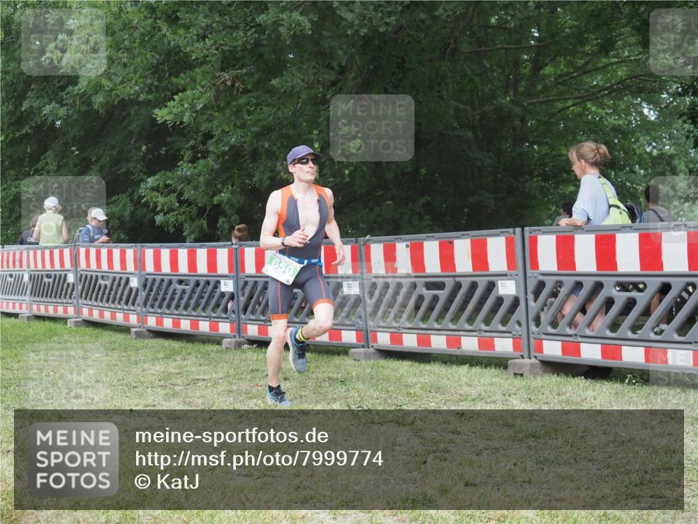 21.06.2025 - 27. Vierlanden-Triathlon KatJ http://msf.ph/oto/7999774 15.06.2025 12:54:01 Ziel 21, 60, 650 meine-sportfotos.de