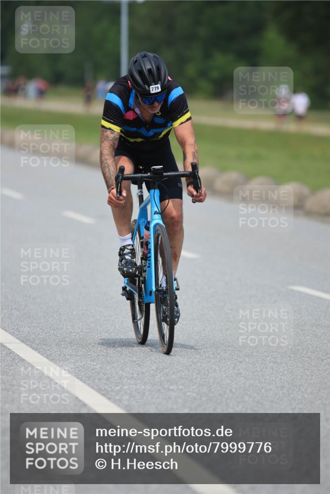 21.06.2025 - 27. Vierlanden-Triathlon H.Heesch http://msf.ph/oto/7999776 15.06.2025 12:31:31 Radfahren 779, 785, 856 meine-sportfotos.de