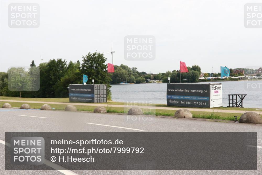 15.06.2025 - 27. Vierlanden-Triathlon H.Heesch http://msf.ph/oto/7999792 15.06.2025 10:27:15 Radfahren 227, 586 meine-sportfotos.de