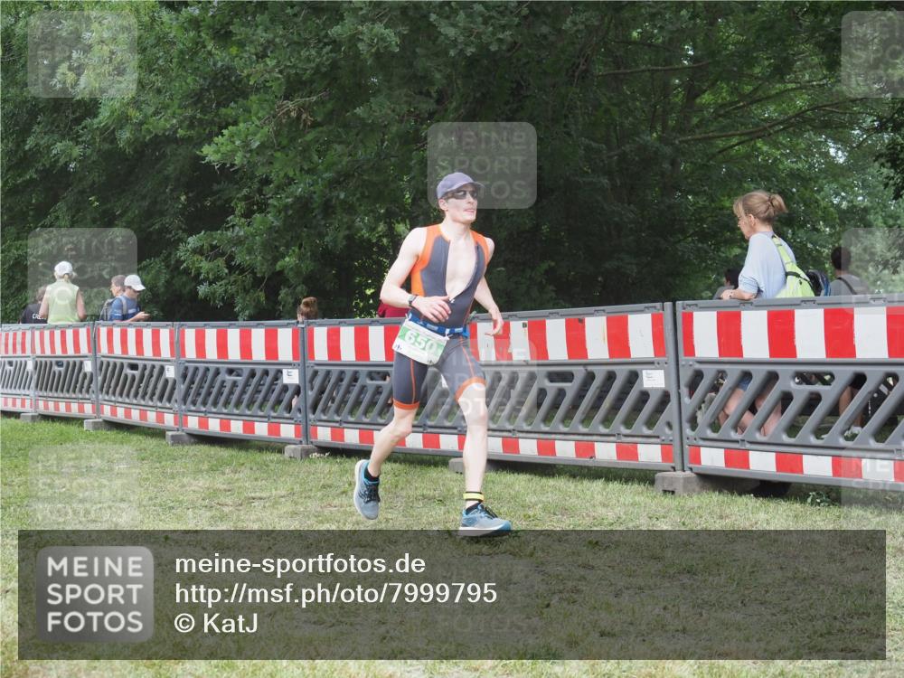21.06.2025 - 27. Vierlanden-Triathlon KatJ http://msf.ph/oto/7999795 15.06.2025 12:54:01 Ziel 21, 60, 650 meine-sportfotos.de
