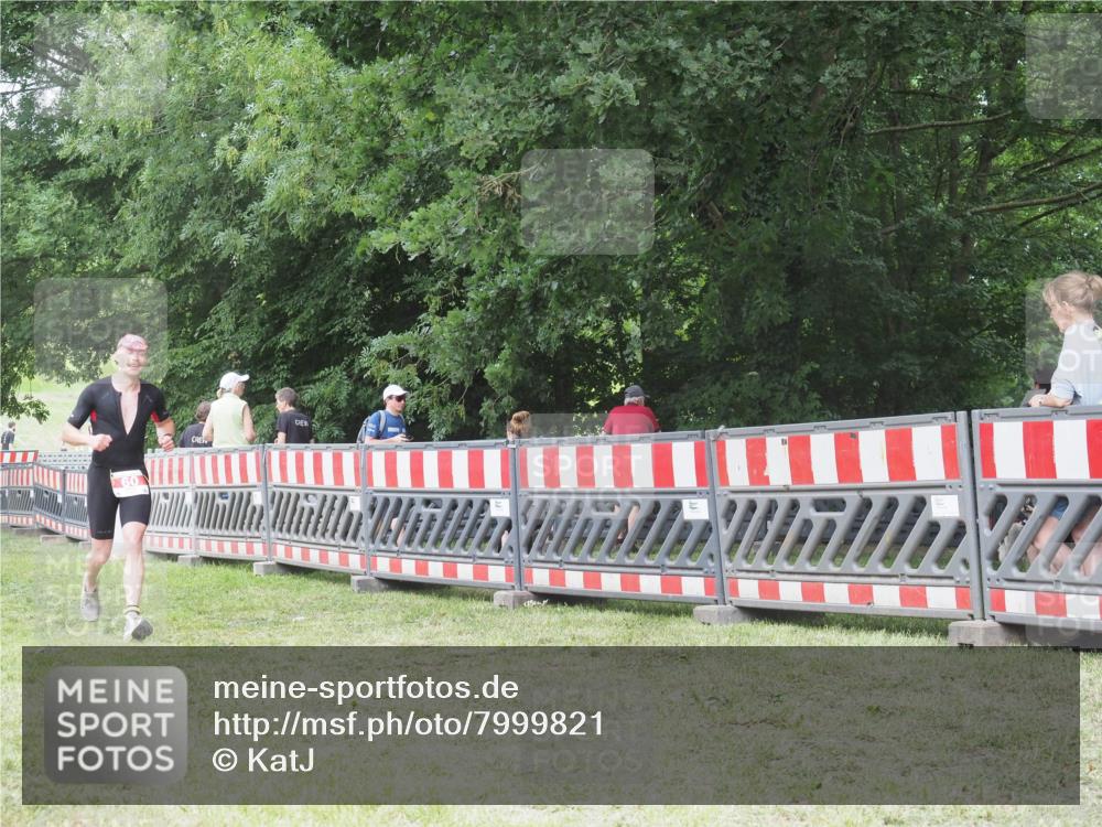 21.06.2025 - 27. Vierlanden-Triathlon KatJ http://msf.ph/oto/7999821 15.06.2025 12:54:02 Ziel 21, 60, 171, 650 meine-sportfotos.de