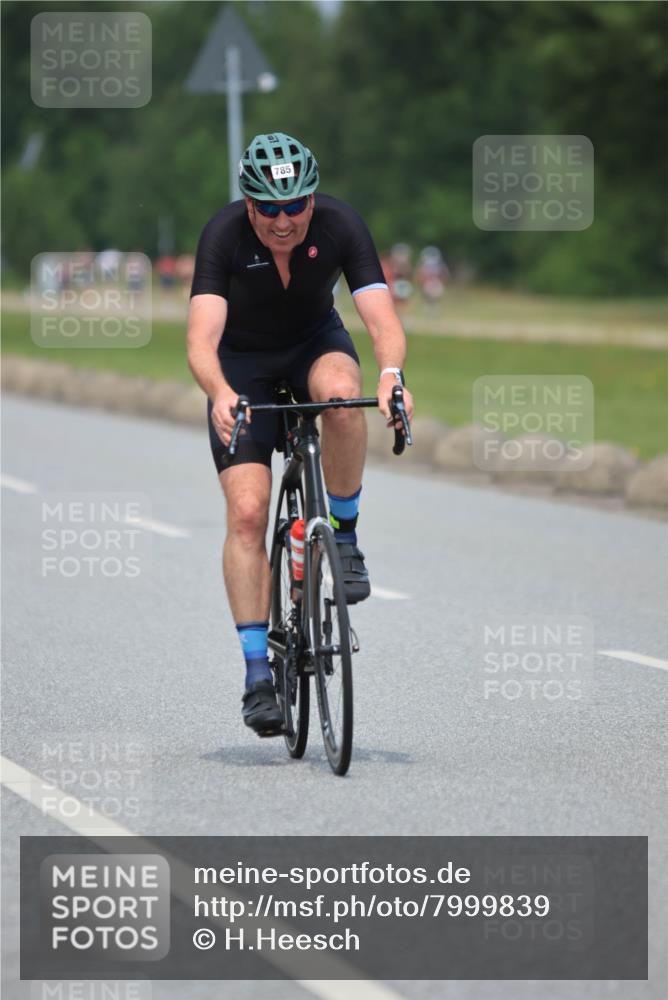 21.06.2025 - 27. Vierlanden-Triathlon H.Heesch http://msf.ph/oto/7999839 15.06.2025 12:31:39 Radfahren 785, 861, 1000, 1001, 1002, 1003 meine-sportfotos.de