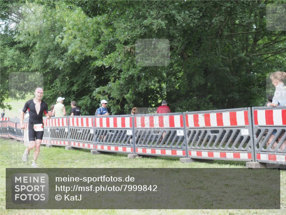 21.06.2025 - 27. Vierlanden-Triathlon KatJ http://msf.ph/oto/7999842 15.06.2025 12:54:02 Ziel 21, 60, 171, 650 meine-sportfotos.de