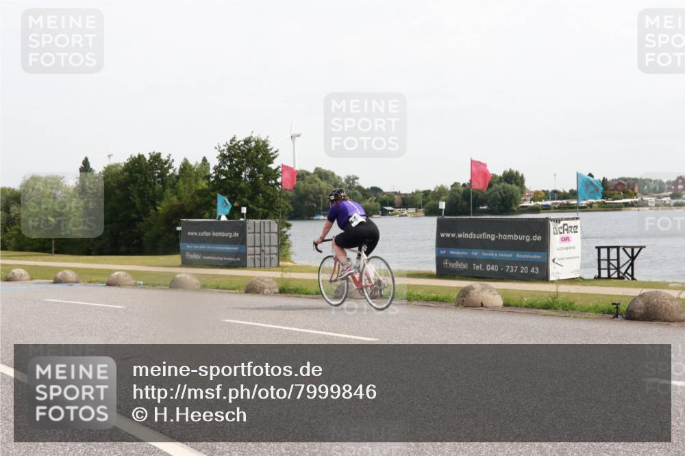 15.06.2025 - 27. Vierlanden-Triathlon H.Heesch http://msf.ph/oto/7999846 15.06.2025 10:27:24 Radfahren 176, 206, 594 meine-sportfotos.de