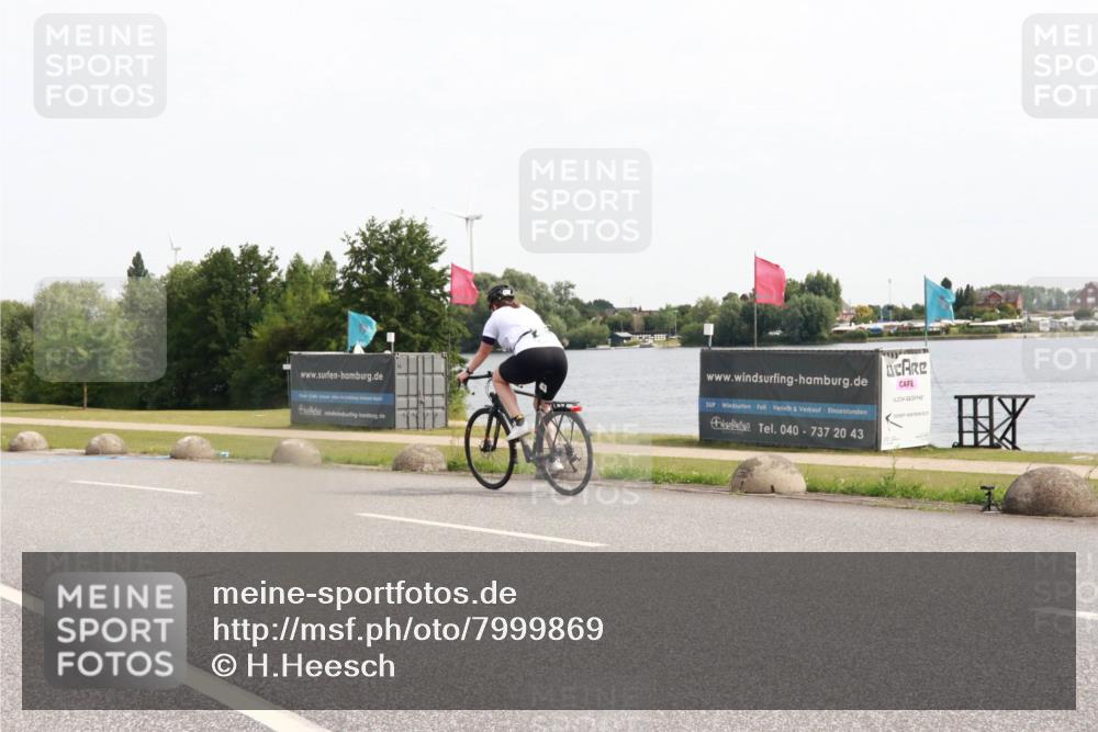 15.06.2025 - 27. Vierlanden-Triathlon H.Heesch http://msf.ph/oto/7999869 15.06.2025 10:27:26 Radfahren 176, 206, 549, 594 meine-sportfotos.de