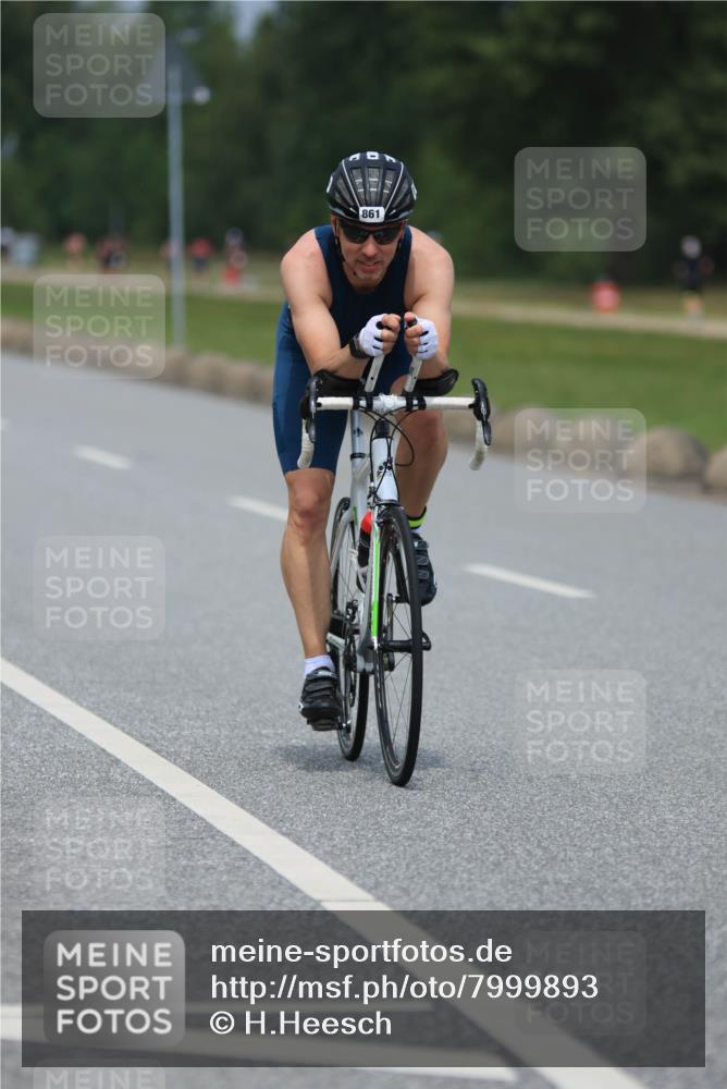 21.06.2025 - 27. Vierlanden-Triathlon H.Heesch http://msf.ph/oto/7999893 15.06.2025 12:31:46 Radfahren 861 meine-sportfotos.de