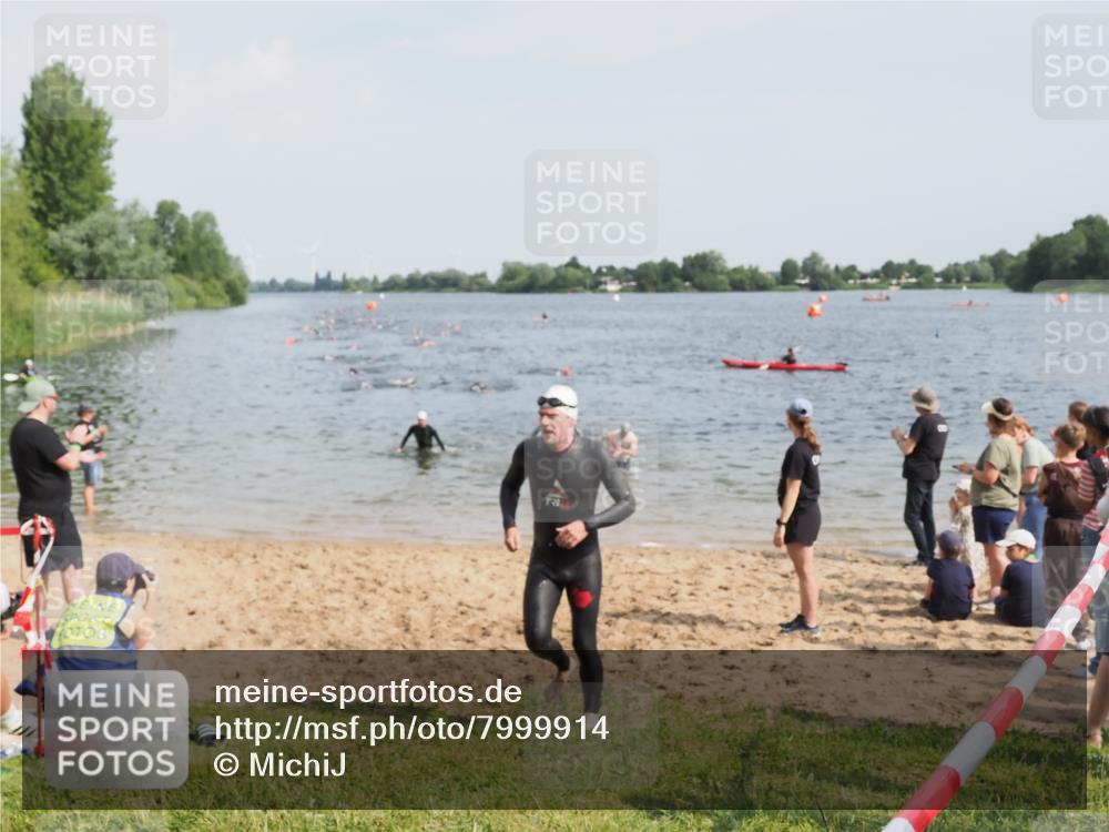 21.06.2025 - 27. Vierlanden-Triathlon MichiJ http://msf.ph/oto/7999914 15.06.2026 10:03:45 Schwimmen 377, 425, 432, 436, 439, 1398 meine-sportfotos.de
