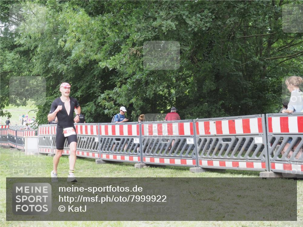 21.06.2025 - 27. Vierlanden-Triathlon KatJ http://msf.ph/oto/7999922 15.06.2025 12:54:03 Ziel 21, 60, 171, 650 meine-sportfotos.de