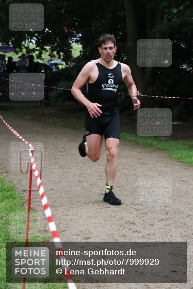 21.06.2025 - 27. Vierlanden-Triathlon Lena Gebhardt http://msf.ph/oto/7999929 15.06.2025 14:01:32 Laufen  meine-sportfotos.de