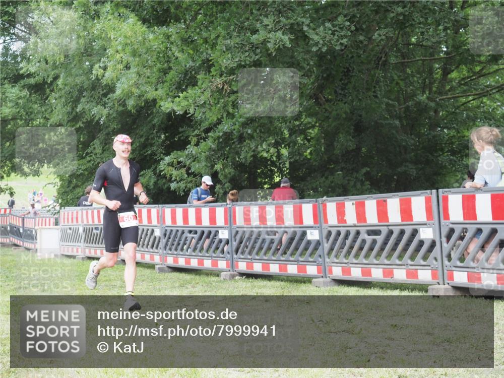 21.06.2025 - 27. Vierlanden-Triathlon KatJ http://msf.ph/oto/7999941 15.06.2025 12:54:03 Ziel 21, 60, 171, 650 meine-sportfotos.de