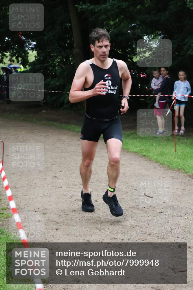 21.06.2025 - 27. Vierlanden-Triathlon Lena Gebhardt http://msf.ph/oto/7999948 15.06.2025 14:01:33 Laufen  meine-sportfotos.de