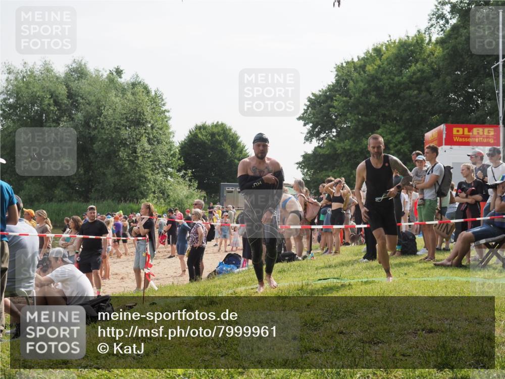 15.06.2025 - 27. Vierlanden-Triathlon KatJ http://msf.ph/oto/7999961 15.06.2025 09:56:55 Schwimmen 258, 275, 281, 301, 325 meine-sportfotos.de