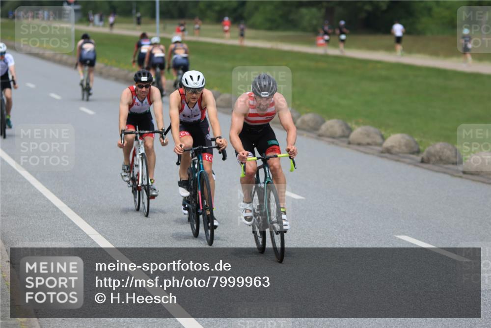 21.06.2025 - 27. Vierlanden-Triathlon H.Heesch http://msf.ph/oto/7999963 15.06.2025 12:32:32 Radfahren 766, 1004, 1006, 1007, 1008 meine-sportfotos.de