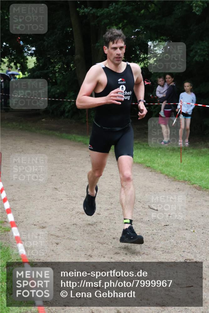 21.06.2025 - 27. Vierlanden-Triathlon Lena Gebhardt http://msf.ph/oto/7999967 15.06.2025 14:01:33 Laufen  meine-sportfotos.de