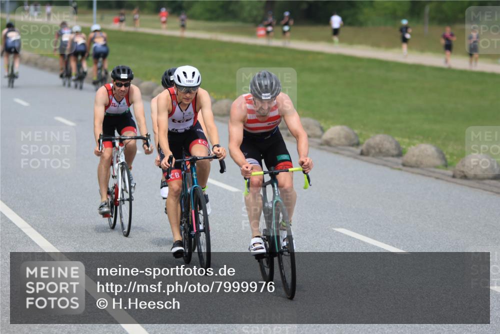 21.06.2025 - 27. Vierlanden-Triathlon H.Heesch http://msf.ph/oto/7999976 15.06.2025 12:32:32 Radfahren 766, 1004, 1006, 1007, 1008 meine-sportfotos.de