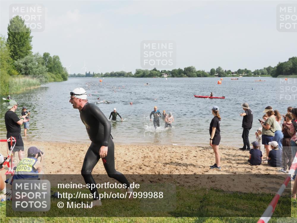 21.06.2025 - 27. Vierlanden-Triathlon MichiJ http://msf.ph/oto/7999988 15.06.2026 10:03:46 Schwimmen 377, 425, 432, 436, 439, 1398 meine-sportfotos.de