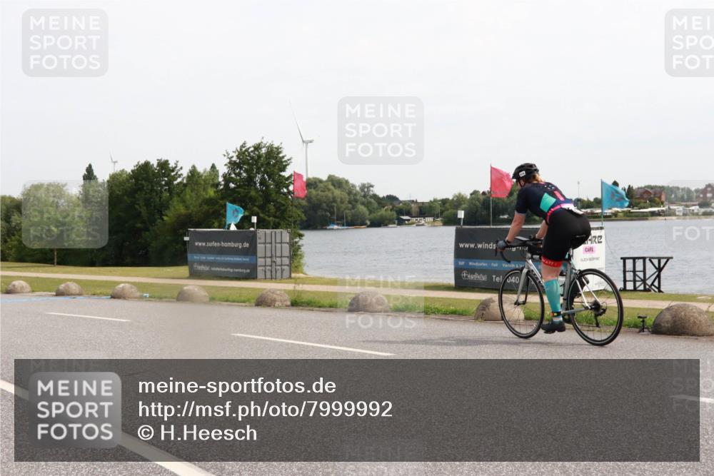 15.06.2025 - 27. Vierlanden-Triathlon H.Heesch http://msf.ph/oto/7999992 15.06.2025 10:27:35 Radfahren 165, 492, 522, 628 meine-sportfotos.de